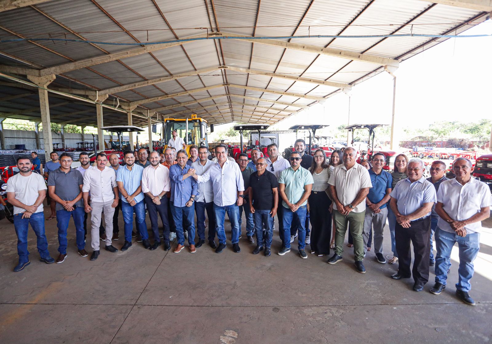 Ciro Nogueira percorre mais de 40 cidades, com inaugurações e entregas em uma semana